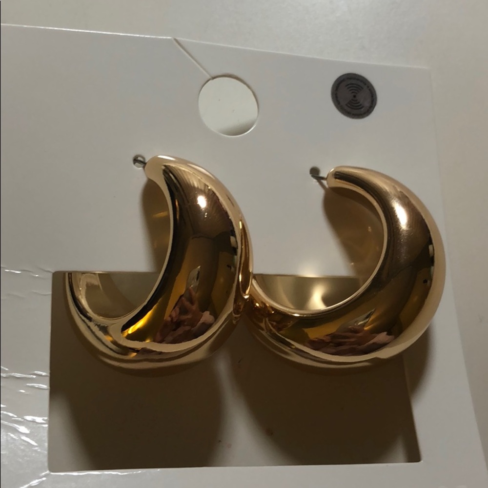 Chunky gold hoop earrings